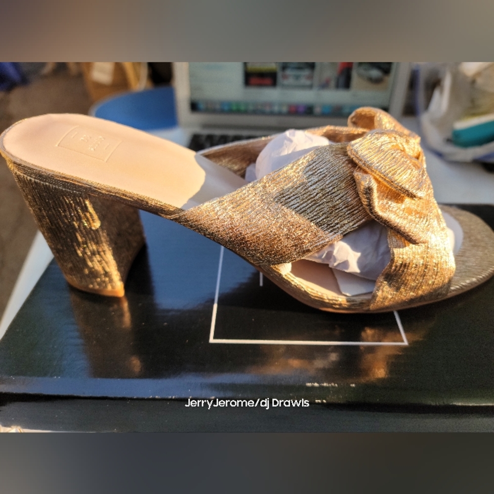 Gold Slides - Picture 5 of 7
